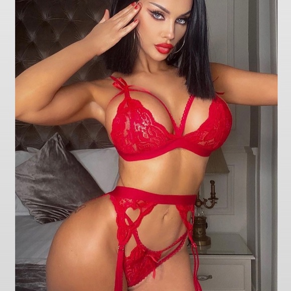 Red Romance Lingerie Set - Picture 4 of 10